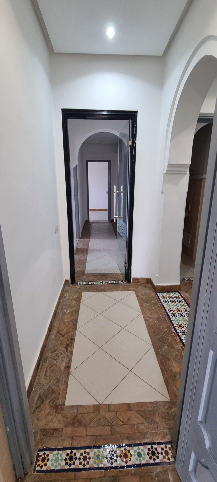 Location longue durée : Grand appartement ( vide ) , 5eme étage, quartier hivernage , Marrakech  — miniature 16
