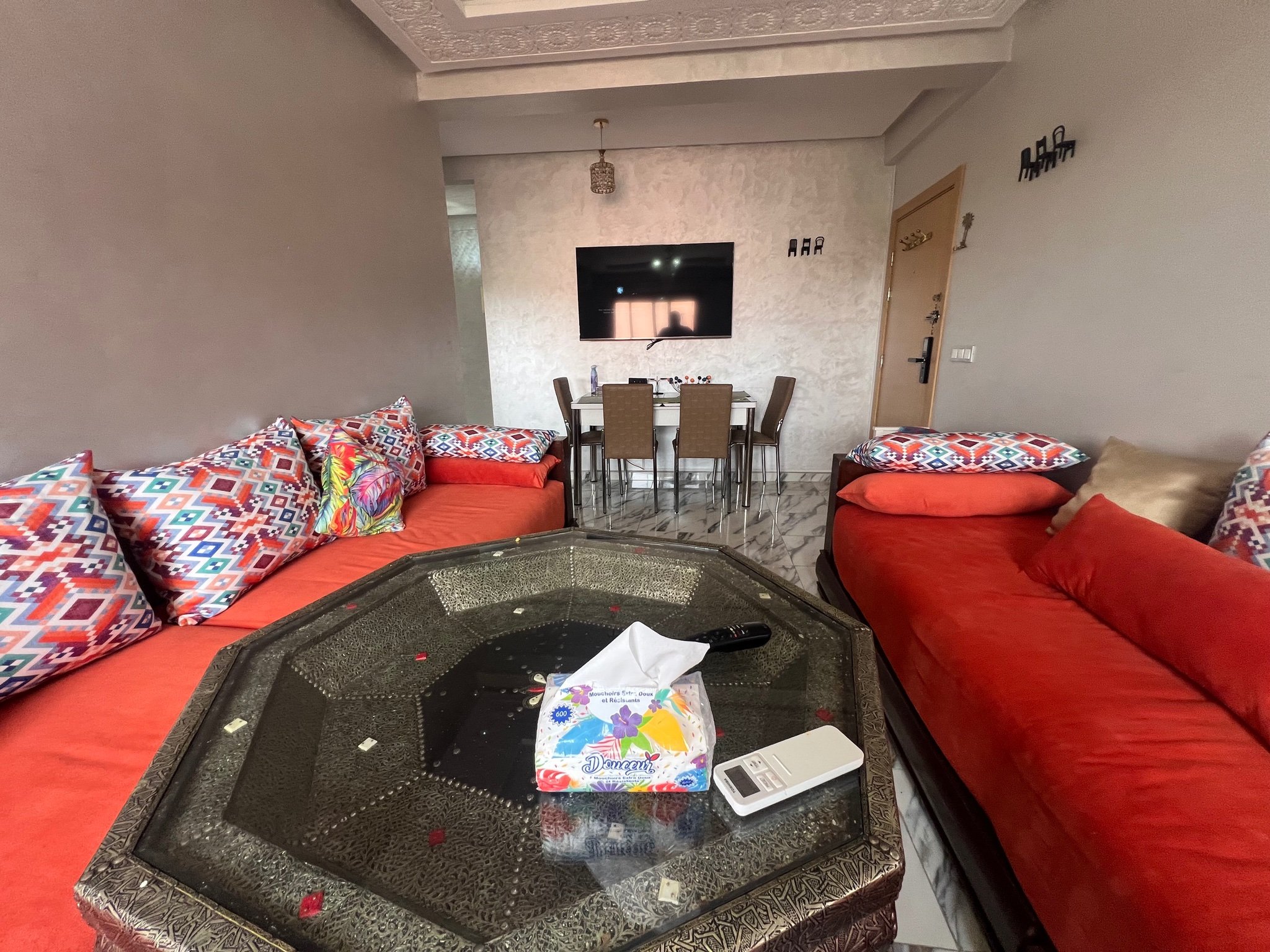 À louer : joli petit appartement bien meublé, quartier Victor Hugo, Marrakech , Gueliz.  — miniature 10