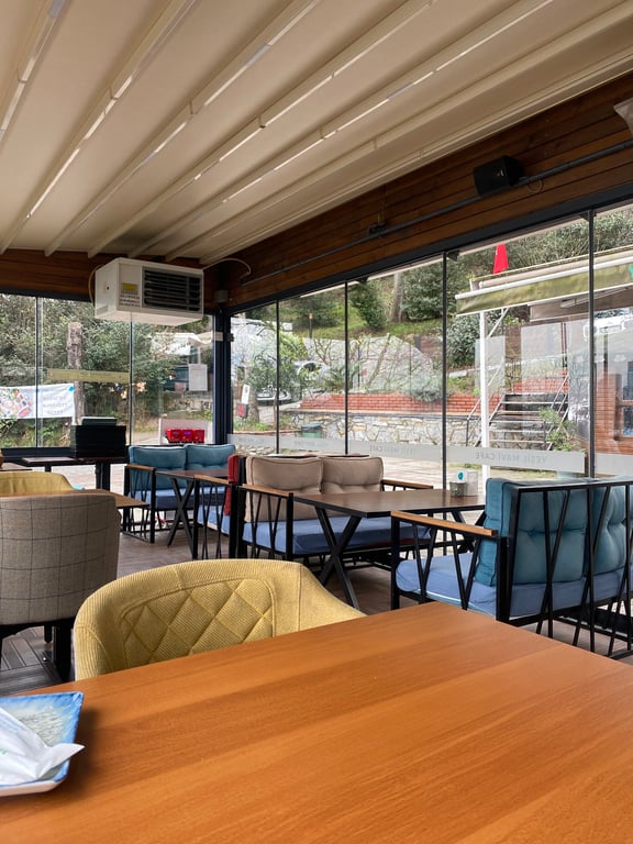 YEŞİL MAVİ CAFE