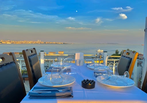 Seafront Lounge