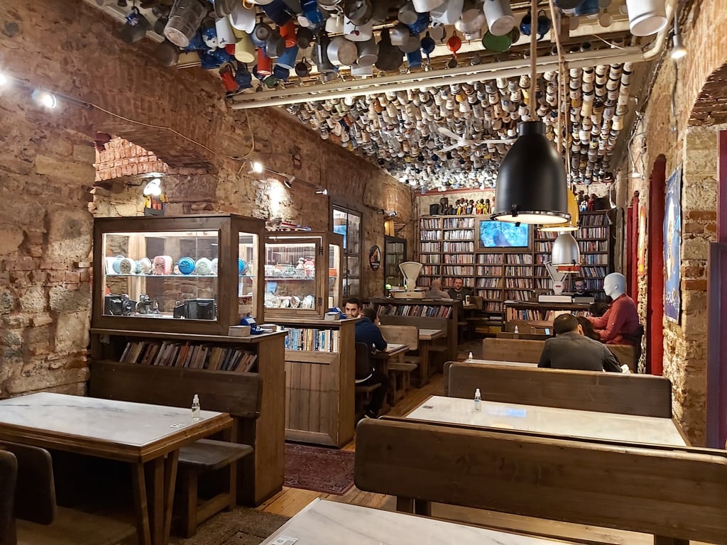 Varuna Gezgin Cafe - İstanbul