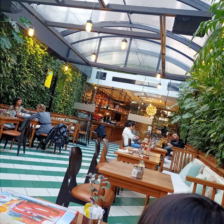 The House Cafe Atiye