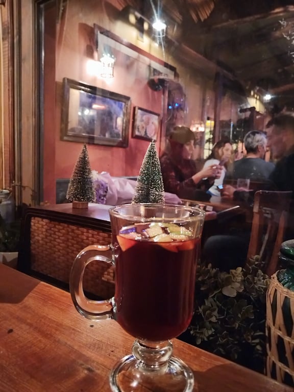 Lâl Cafe Bar