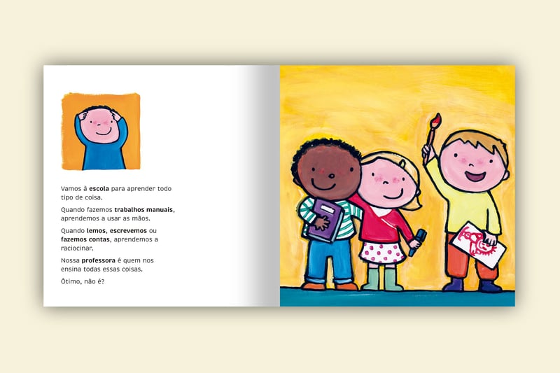 criancas felizes em sala aula e professora desenhando na lousa com giz quando termina a aula limpa livro o que fazem os professores colecao profissoes