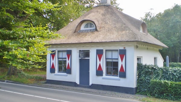 Huizen Cruise Port: Shore Excursions & Expert Guide