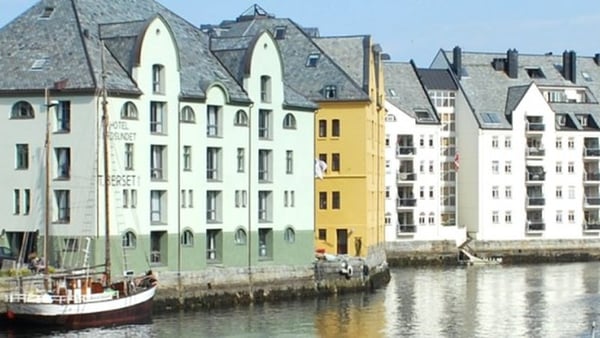 Alesund Cruise Port: Shore Excursions & Expert Guide