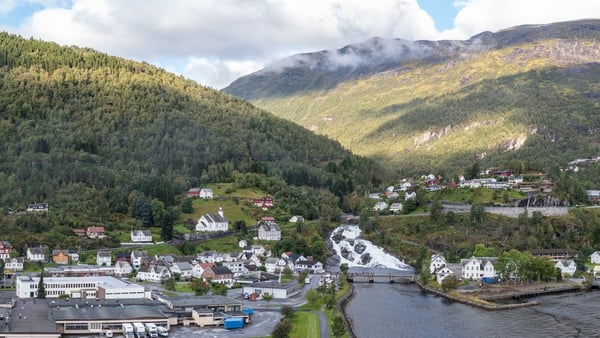Hellesylt Cruise Port: Shore Excursions & Expert Guide
