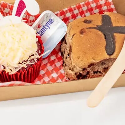 Choc Chip Bun & Cupcake Duo