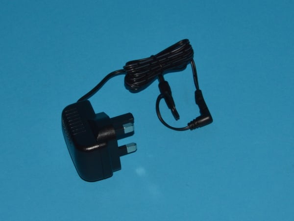 Charger Uk Plug Hvc5232Wuk Dc 27V 0,5A