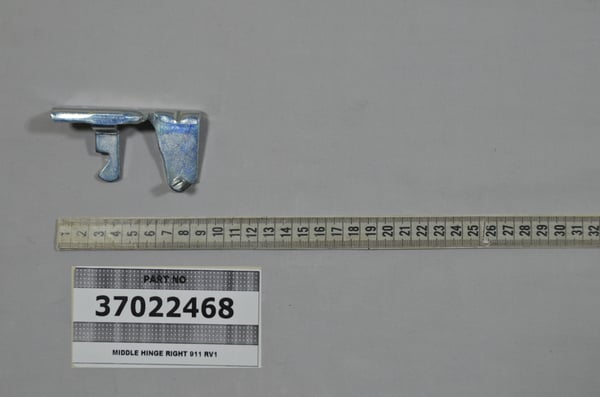 Middle Hinge Right 911 RV1