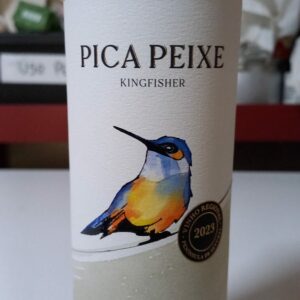 glass of white wine Pica Peixe