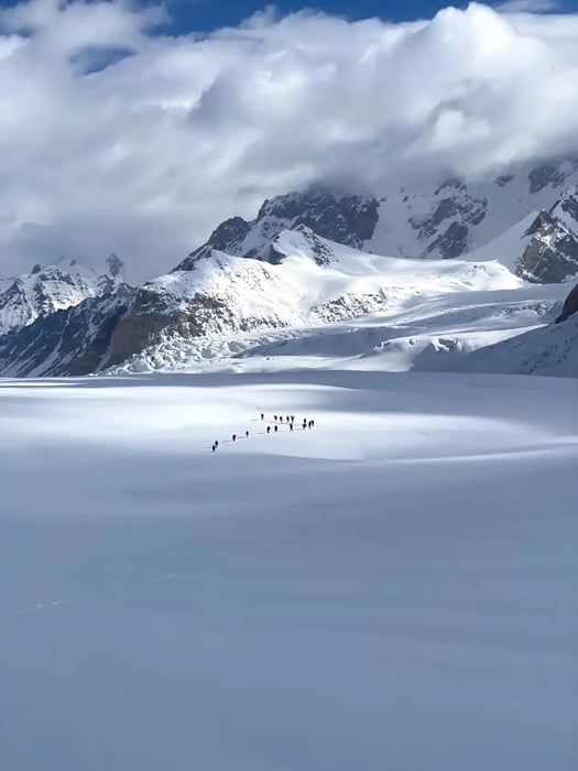 Snow Lake & Hisper La Trek - 4,877m