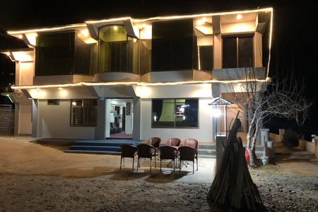 Hotel Hunza White House