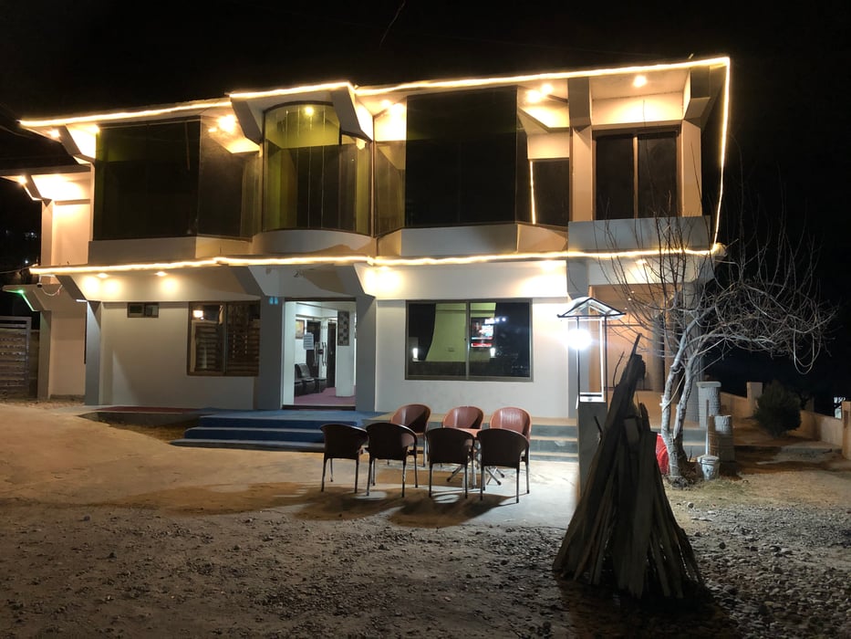 Hotel Hunza White House