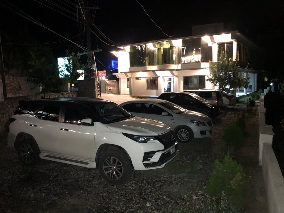 Hotel Hunza White House