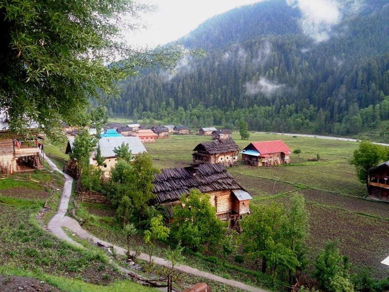 4-Day Neelum Valley: Keran, Sharda, and Pir Chinas