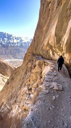 Trek to Death Track (Sarfa-Lam)