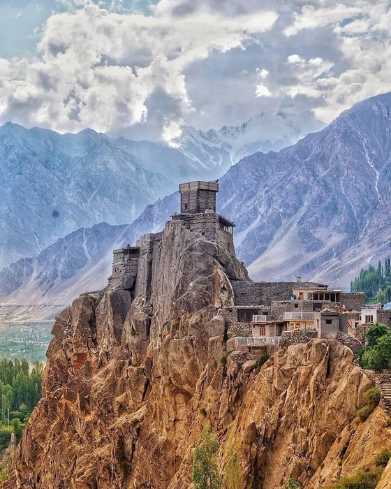 10-Day Hunza & Naltar Valley Group Tour