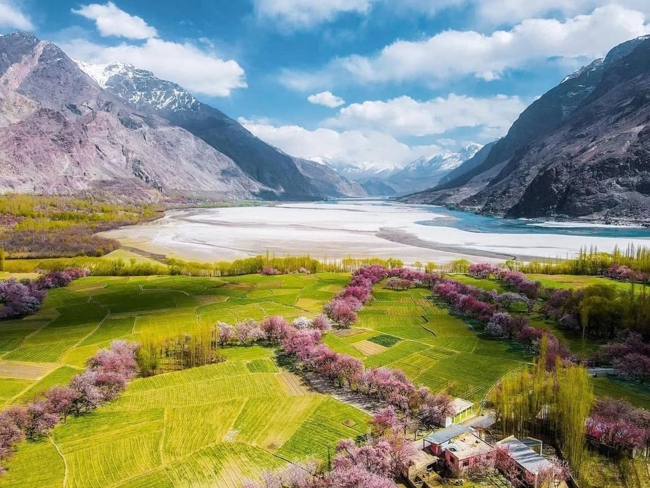 11 Days Lahore Islamabad Hunza Skardu