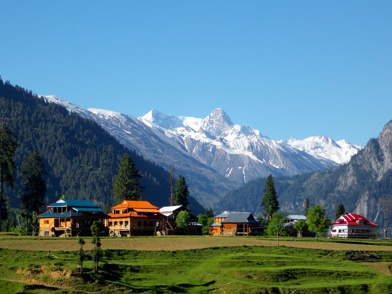 4-Day Neelum Valley: Keran, Sharda, and Pir Chinas