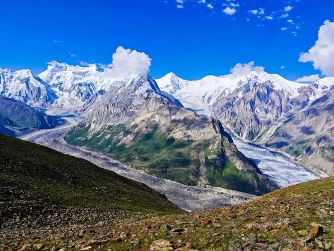 Rush Lake Trek: Alpine Lake & Lush Meadows