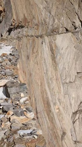 Trek to Death Track (Sarfa-Lam)