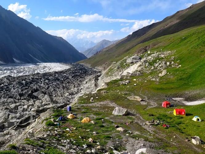 Rush Lake Trek: Alpine Lake & Lush Meadows