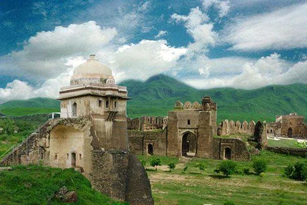 Explore Pakistan's Heritage on a Cultural Tour