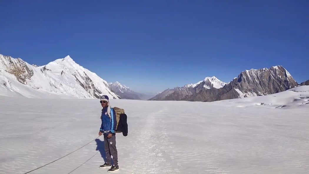 Snow Lake & Hisper La Trek - 4,877m