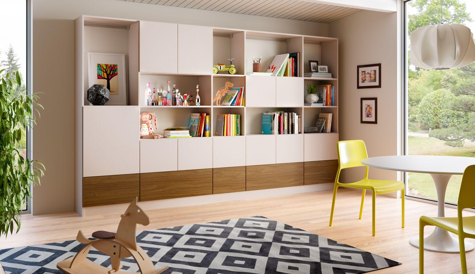 Nuevo diseño de almacenamiento para sala de juegos con gabinetes de almacenamiento personalizados, estanterías y cubículos integrados en acabados naturales de California Closets