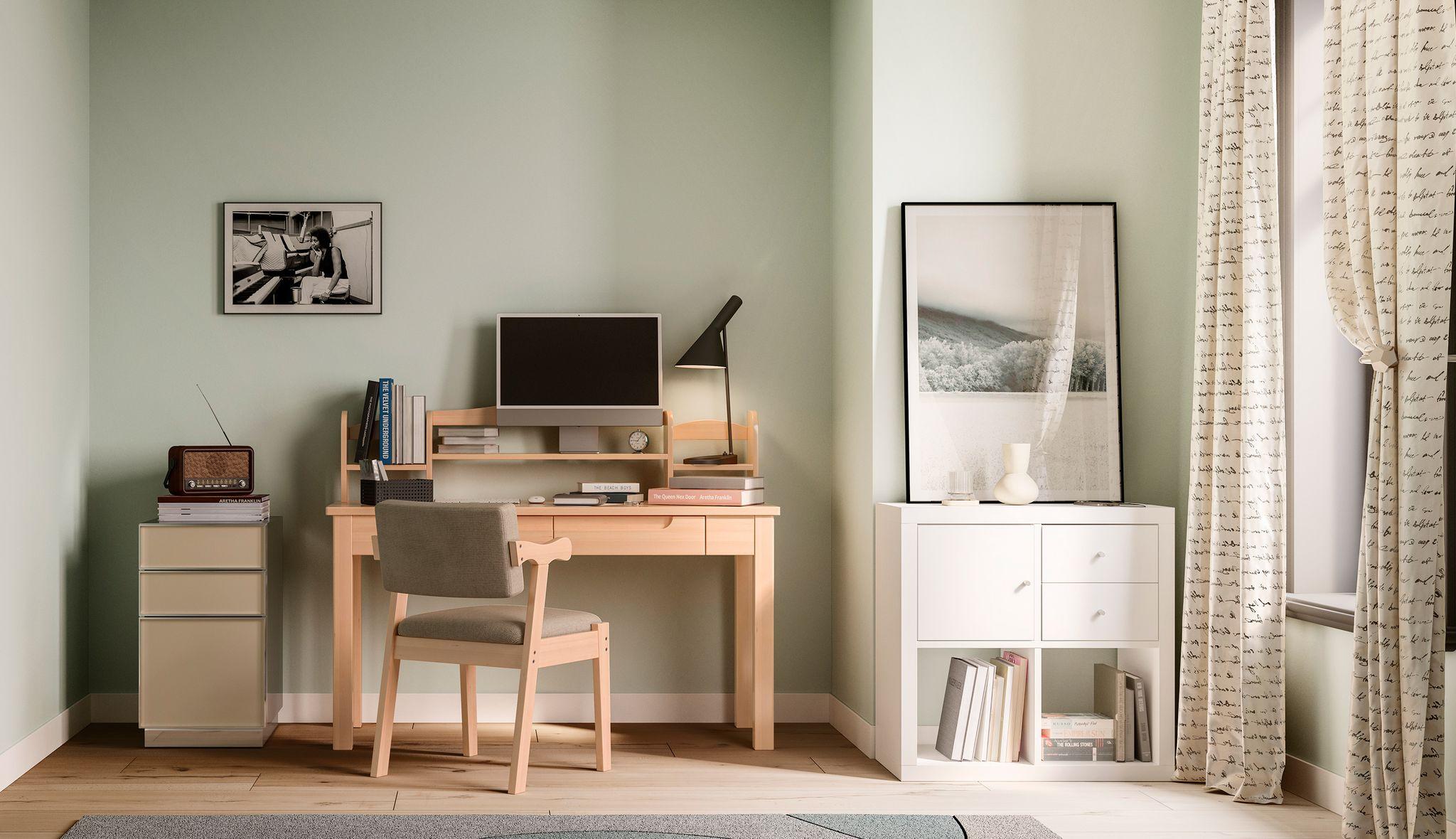 Antes de una instalación profesional de un escritorio, gabinetes y cajones de almacenamiento hechos a medida para la oficina en casa fabricados por California Closets