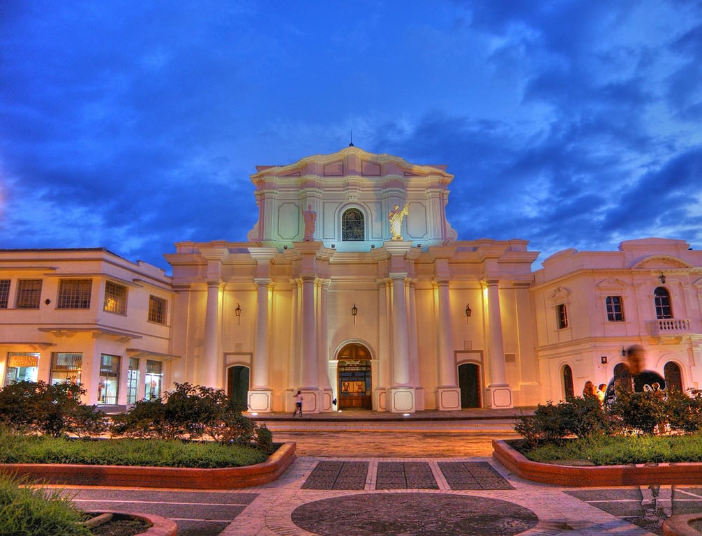 Catedral Basílica de Popayán al atardecer