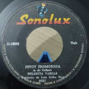 Carátula: Estoy Enamorada / Clamor