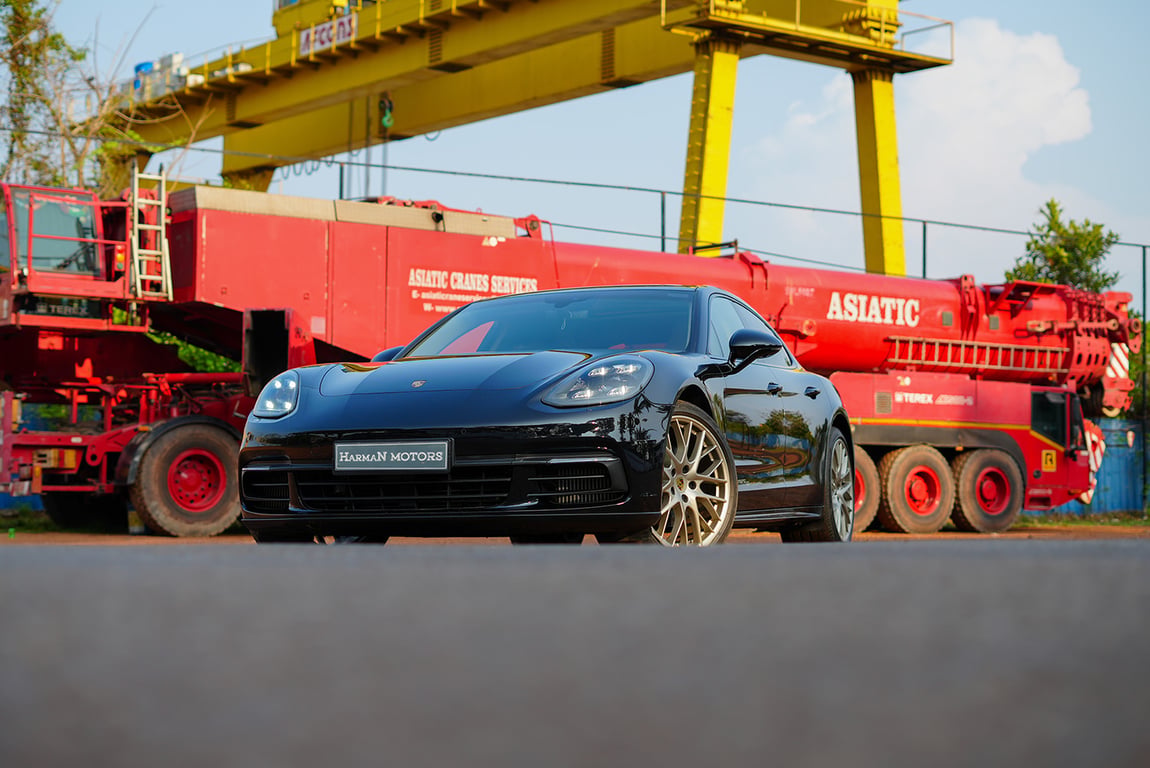 PORSCHE PANAMERA 4