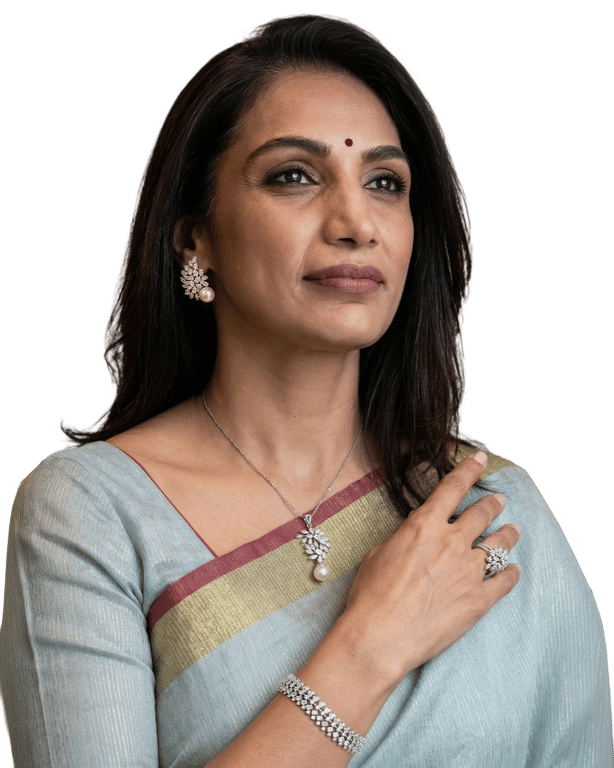 Carbon pearl and diamond pendant, earrings and bracelet worn with a silk saree