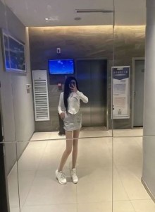 小女孩 - 新山按摩 第1张