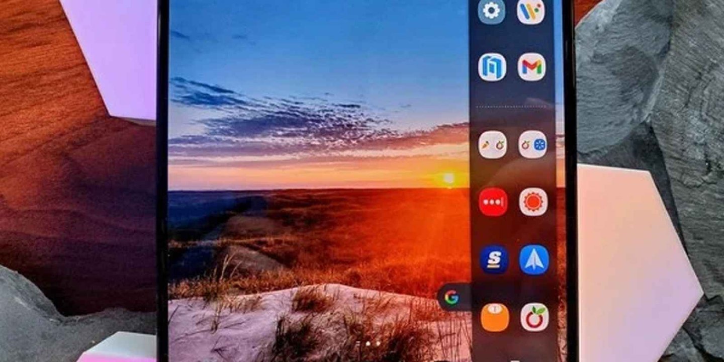 Samsung Galaxy Z Fold 3'te kenar paneli nasıl sabitlenir? 1 Samsung Galaxy Z Fold 3'te kenar paneli nasıl sabitlenir?