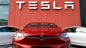 Elon Musk Tesla hisselerinde 1 milyar dolar daha sattı