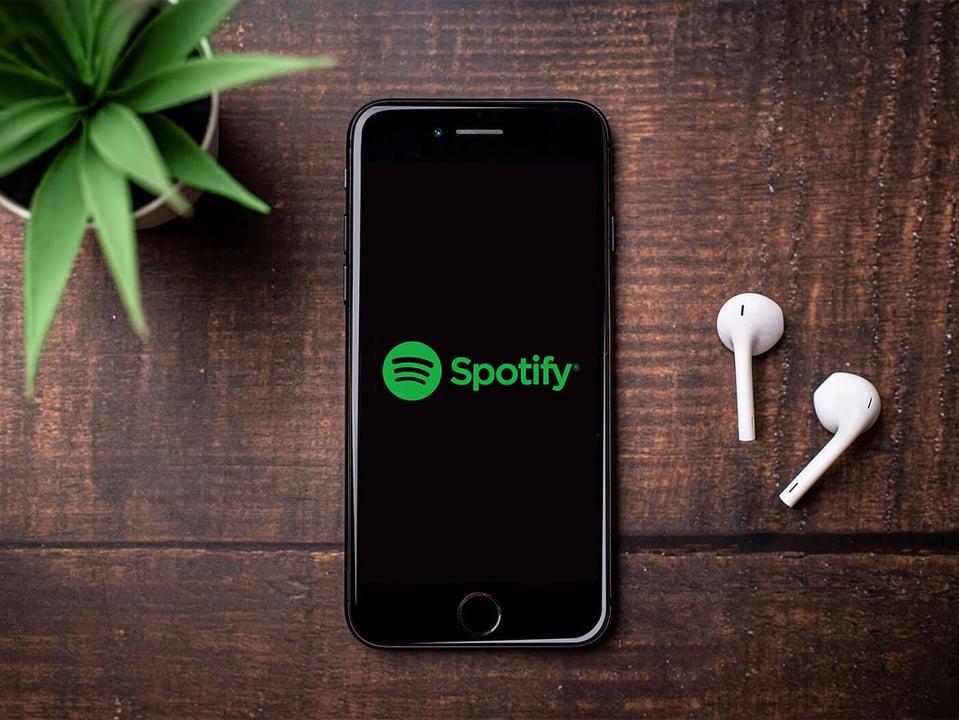 Spotify, onlarca podcasti kaldırdı 65
