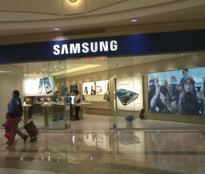 Samsung Galaxy S22 kullanıcılarından özür diledi