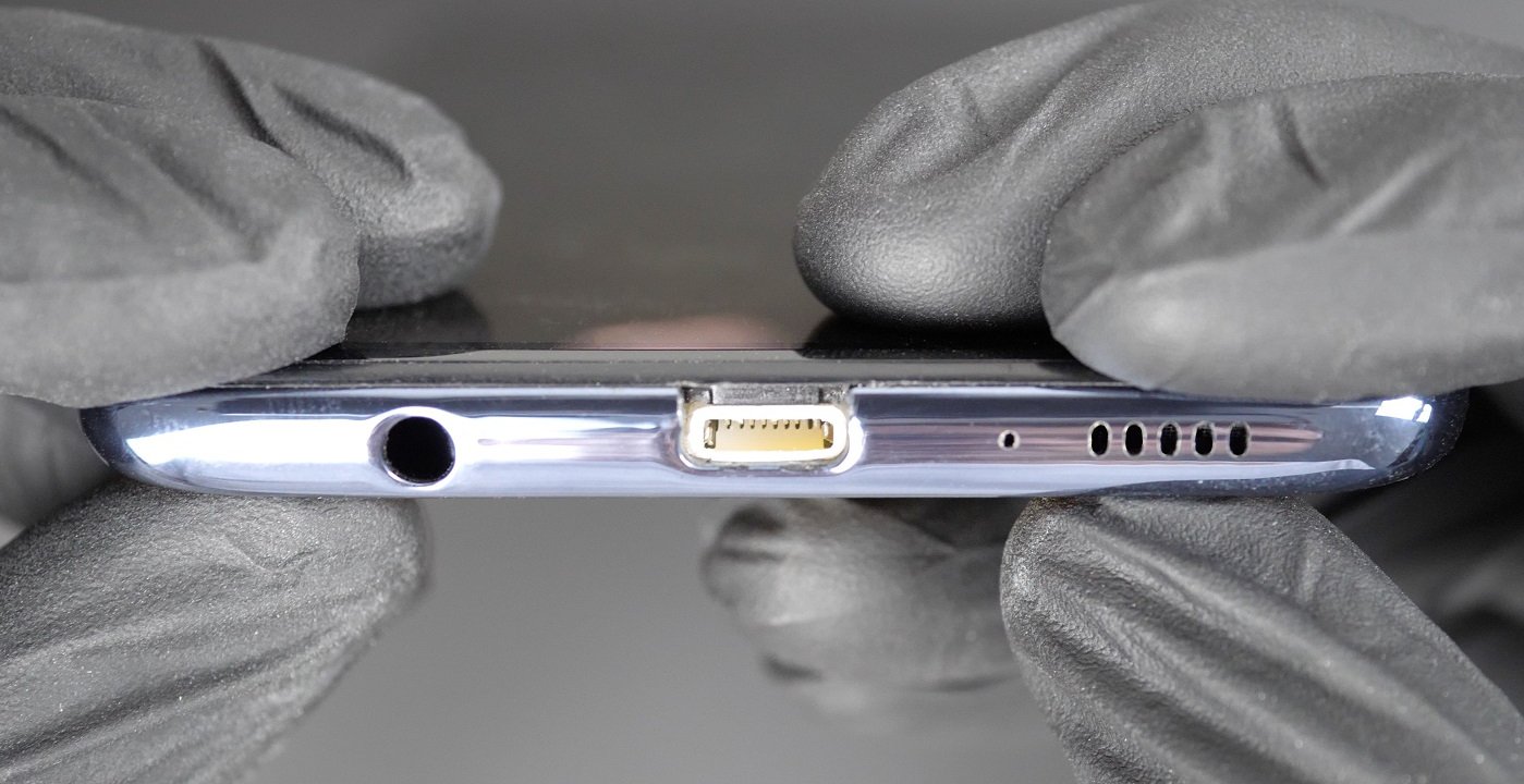 Lightning girişli Android telefon gelebilir 65