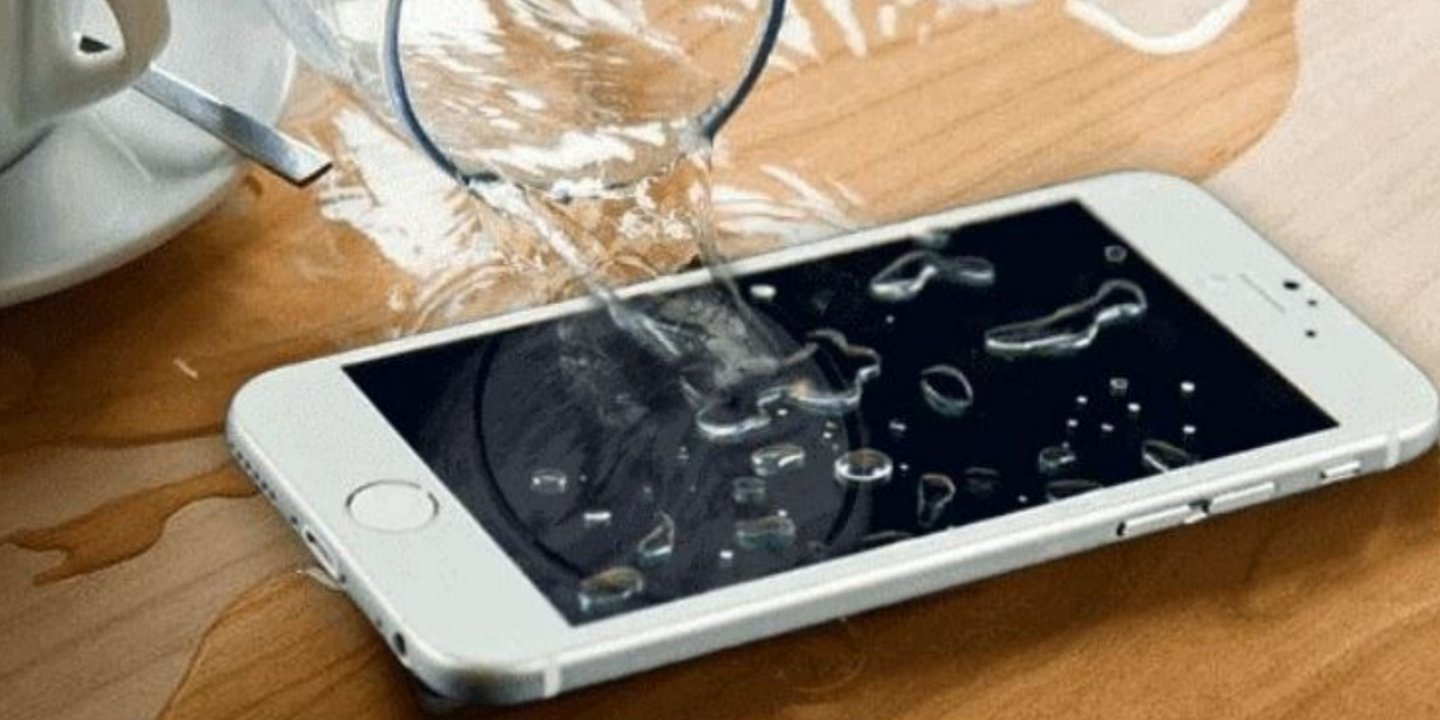 Akıllı telefonun suya düşmesi durumunda yapmanız gerekenler 1 Akıllı telefonun suya düşmesi durumunda yapmanız gerekenler