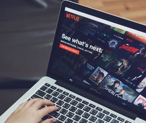 Netflix tutmayacağını düşündüğü içerikleri bazı kullanıcılar üzerinde deniyor