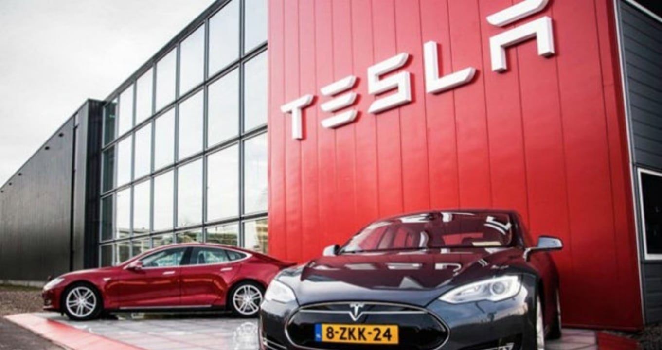 Tesla Türkiye'deki otomobil fiyatlarına zam yapma kararı verdi 65 Tesla İstanbul mağazası için eleman ilanı açtı