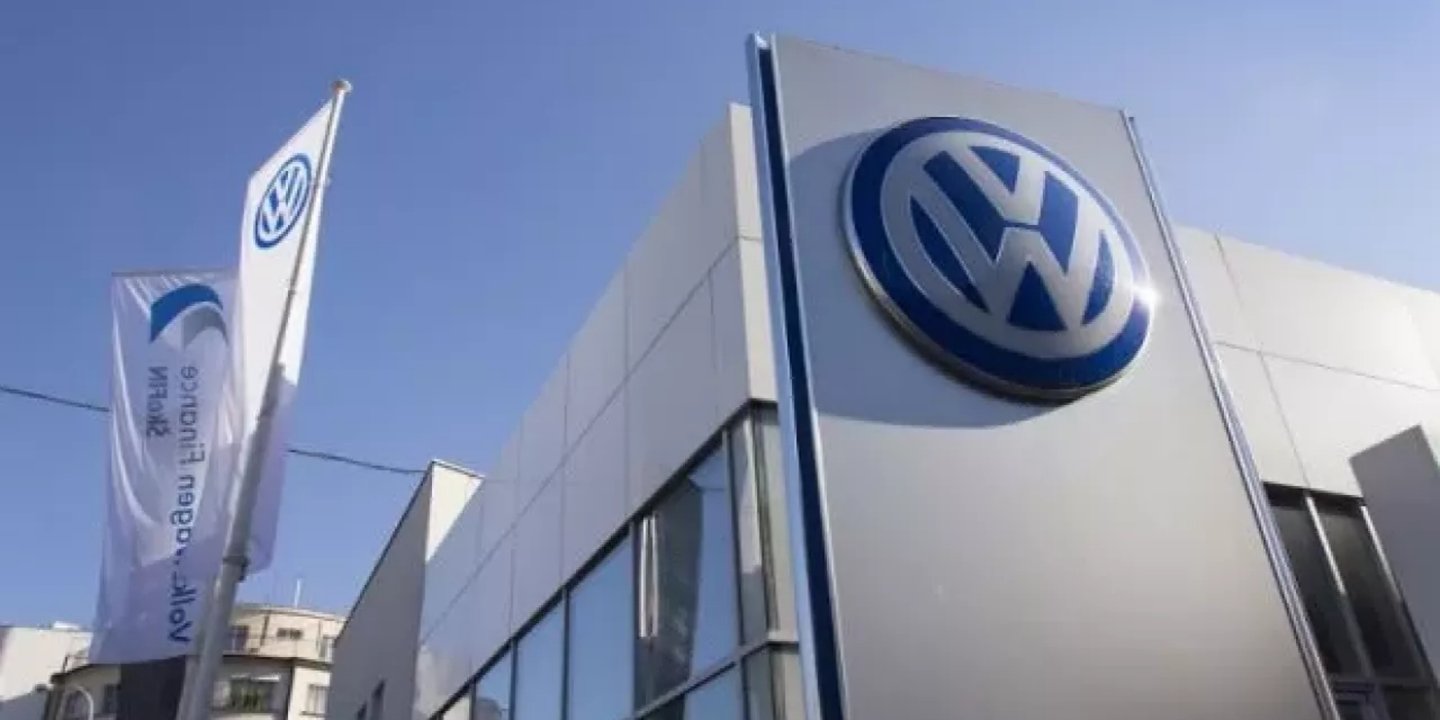 Alman otomotiv devi Volkswagen, elektrifikasyona 193 milyar dolar yatırım yapacak 65 Volkswagen, batarya üretimi için PowerCo adlı bir girişimi başlattı