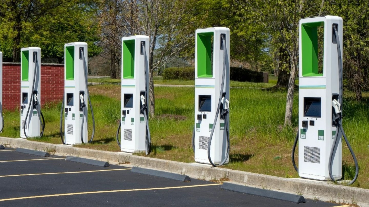Türkiye'deki elektrikli şarj istasyonlarına zam yapıldı 65 Türkiye'deki elektrikli şarj istasyonlarına zam yapıldı