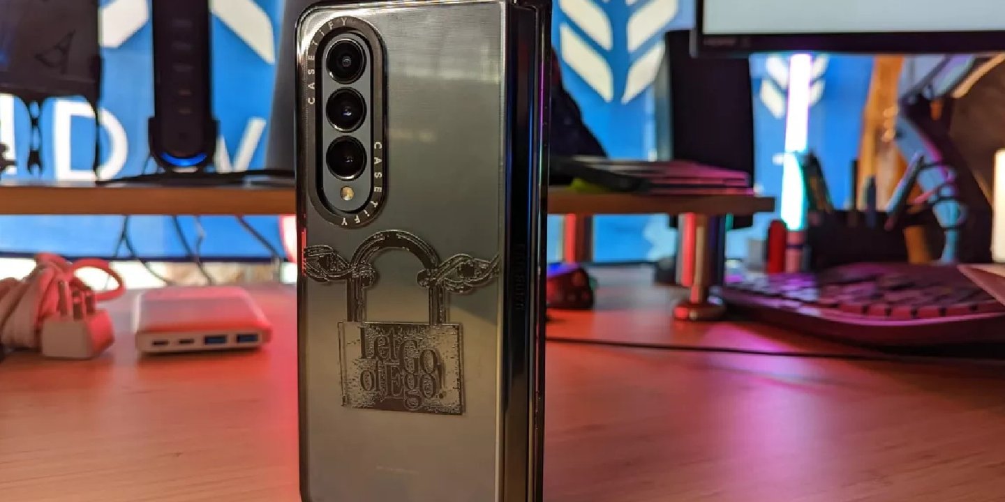Galaxy Z Fold 3 kılıfları Z Fold 4'e uyuyor mu? 65 Galaxy Z Fold 3