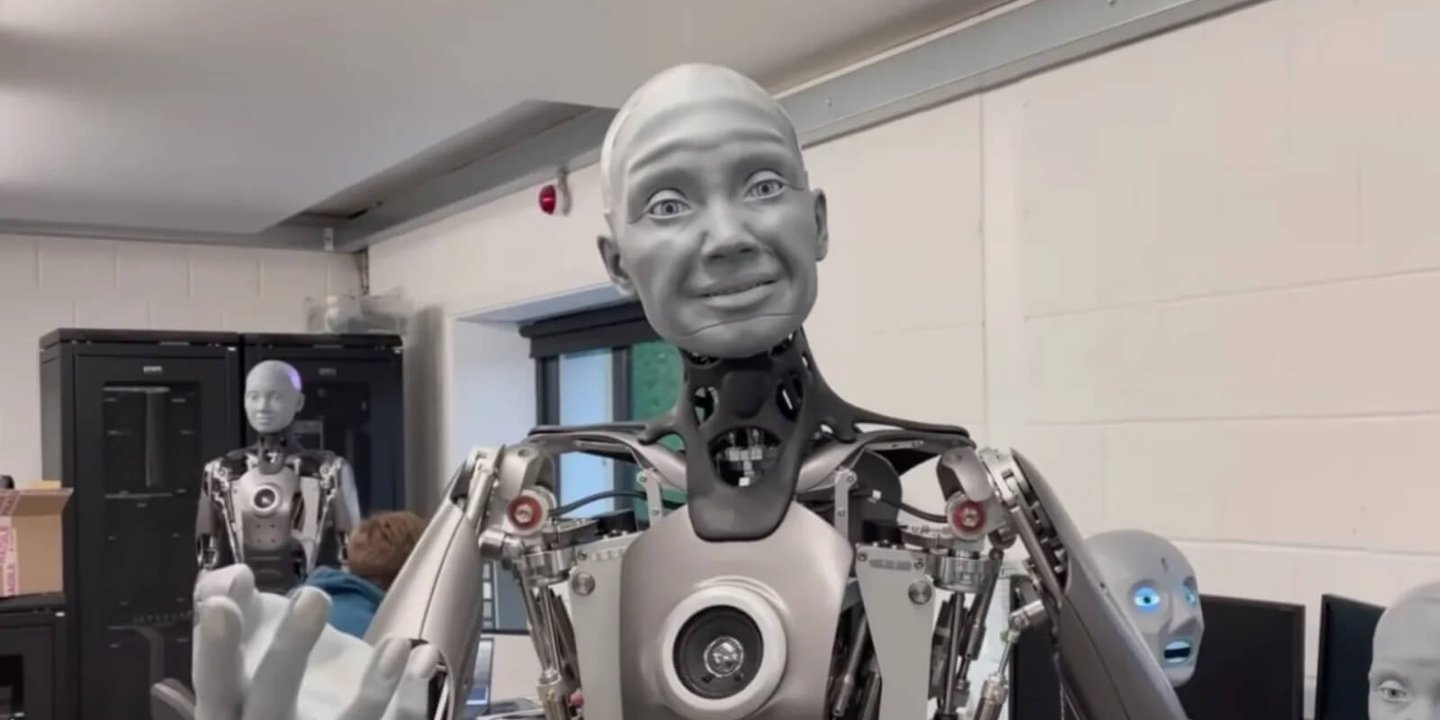 insansi-robot-ameca-bu-sefer-yeni-ozelliklerle-geri-dondu