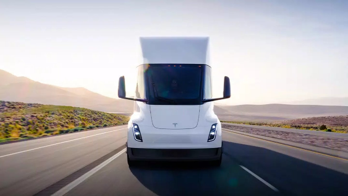 Tamamen yüklü Tesla Semi testten geçti 65 Tesla Semi
