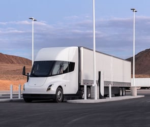 Tesla Semi'nin ilk teslimatını gerçekleştirdi